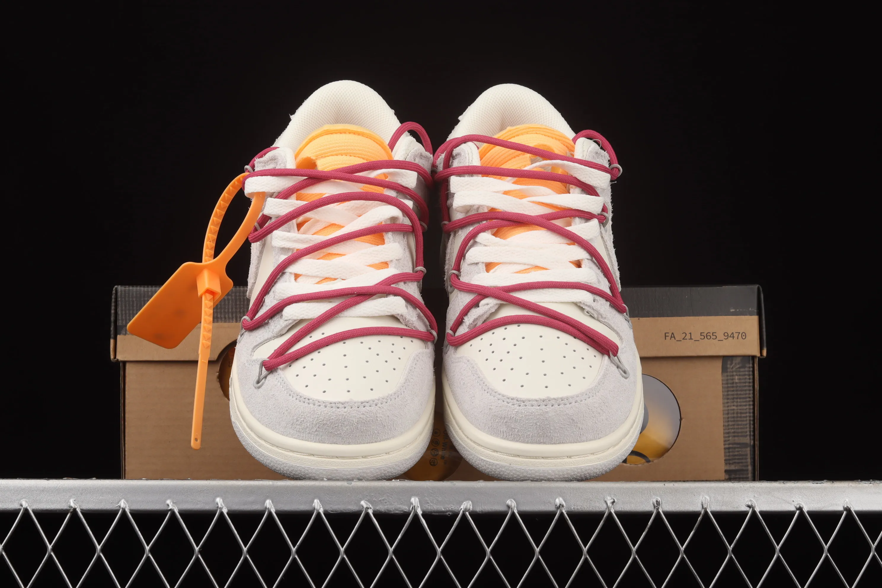 All Categories Nk SB Dunk Series Nk SB Dunk Low low-top sneakers OF x Nk Dunk Low "12 of 50" OW suede SB smashed backboard fashion casual sneakers DJ0950-114